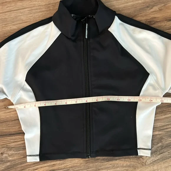 GOOD AMERICAN PERFORMANCE tracksuit. Black & white crop jacket w leggings - Picture 6 of 8